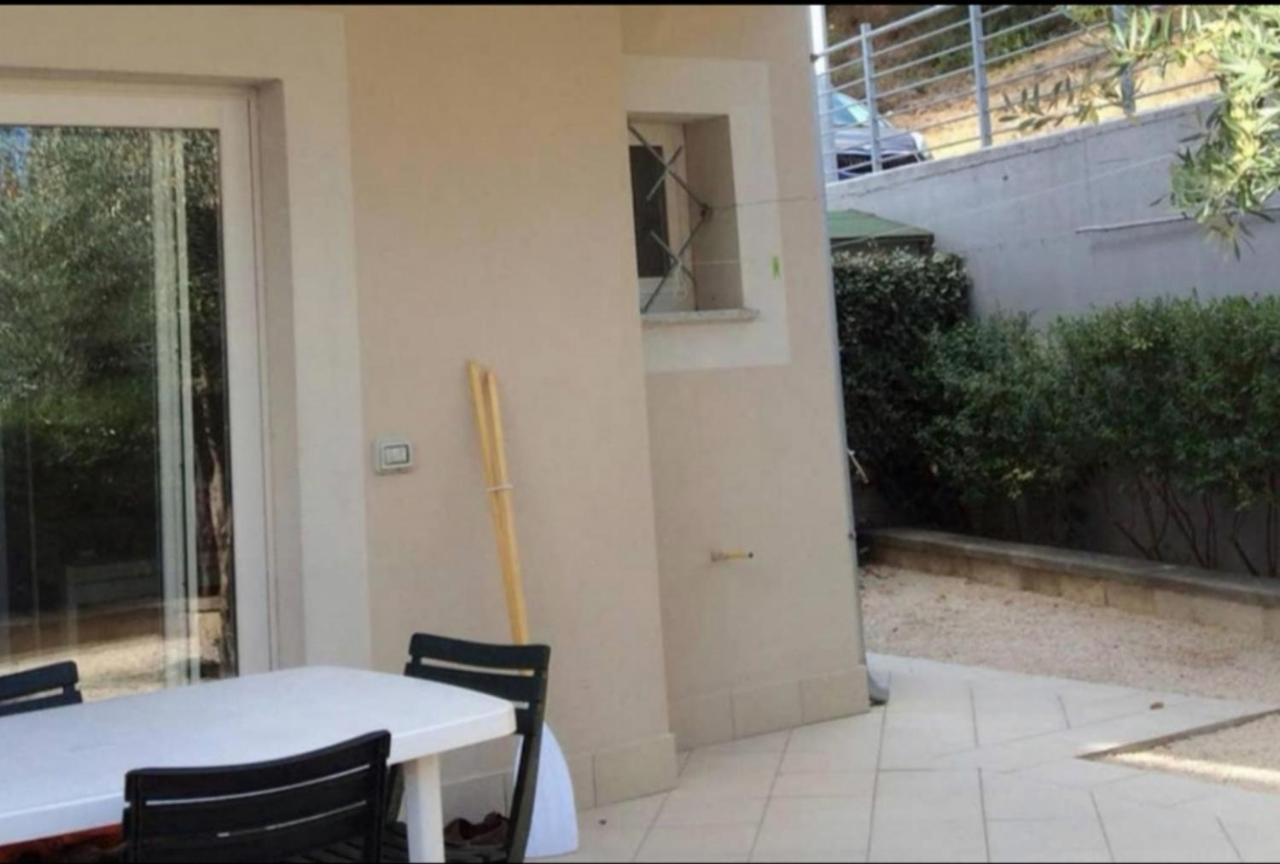Villetta Federico Climatizzata Con Giardino Privato Viddalba Exterior photo