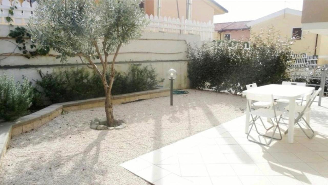 Villetta Federico Climatizzata Con Giardino Privato Viddalba Exterior photo