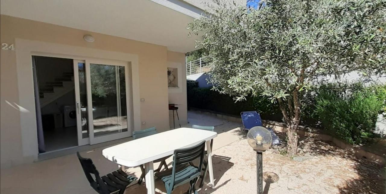 Villetta Federico Climatizzata Con Giardino Privato Viddalba Exterior photo
